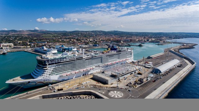 norwegian epic next to the new terminal 27092017